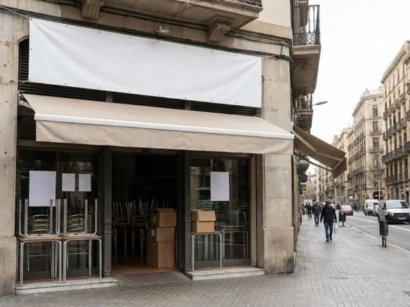 fachada de un bar cafetería situado en la calle Valencia, disponible para traspaso por Inmotula.