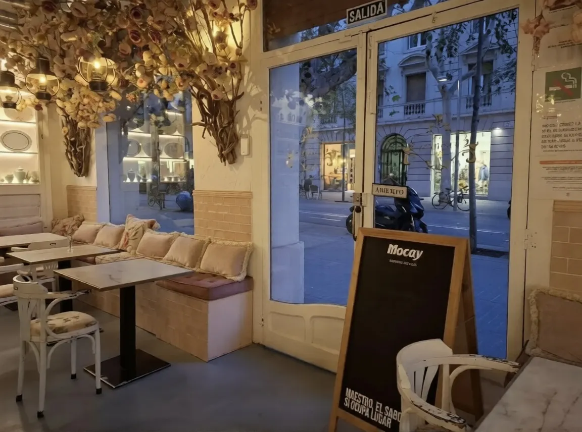 Bar, restaurante en traspaso en calle Enric Granados, Barcelona
